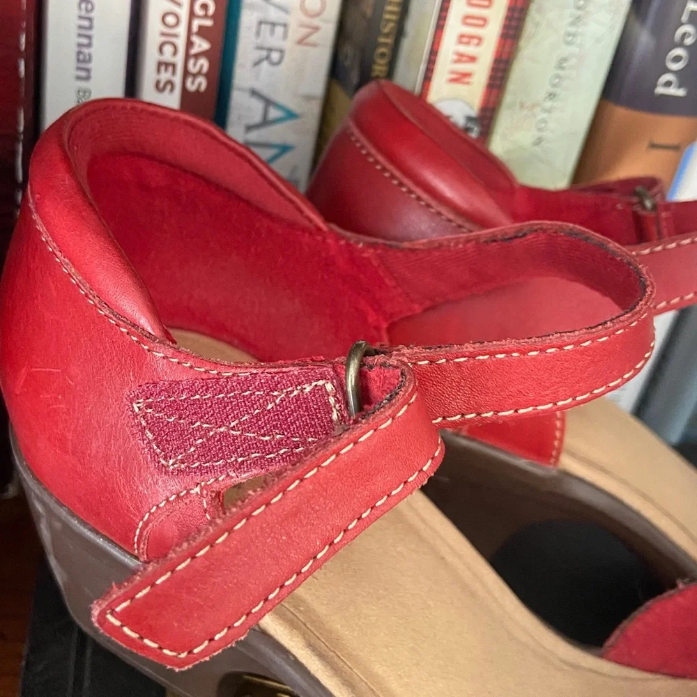 Clarks Red Leather Emily Daisy Heeled Dress Sandal Shoe Women's Size 8.5 - Picture 13 of 15
